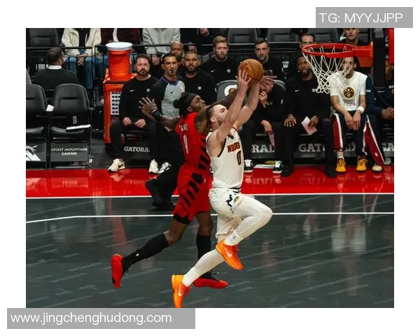 开拓者与丹佛掘金激战正酣谁能在西部赛区脱颖而出