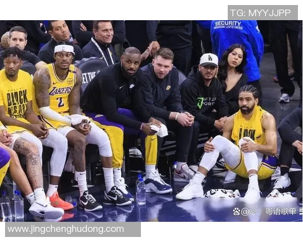 湖人对快船激战正酣实时比分更新快来关注精彩瞬间与赛况分析 湖人对快船激战正酣实时比分更新快来关注精彩瞬间与赛况分析